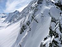 Photo 100 Les traces de ski dans le haut du couloir skié le week-end dernier.